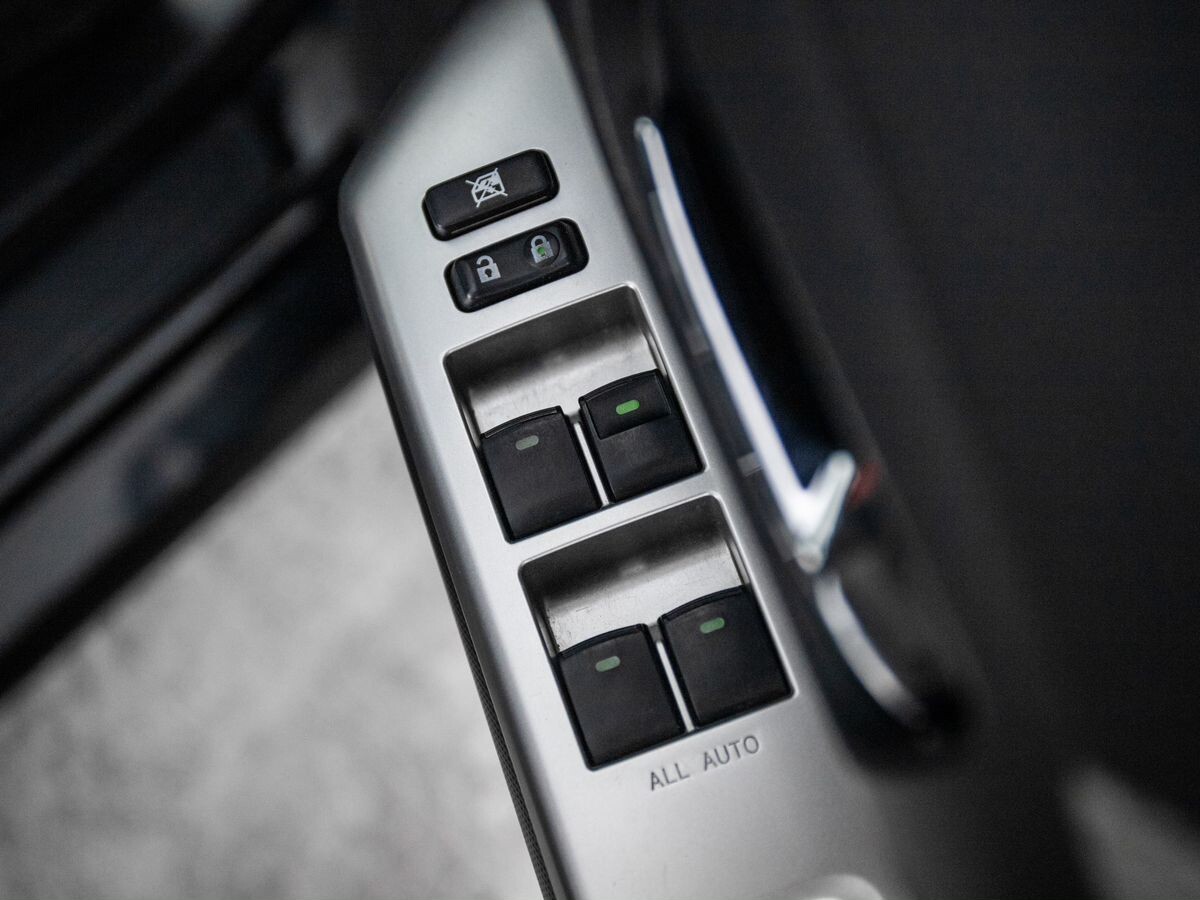 Toyota Wish 2010 - фото автомобиля