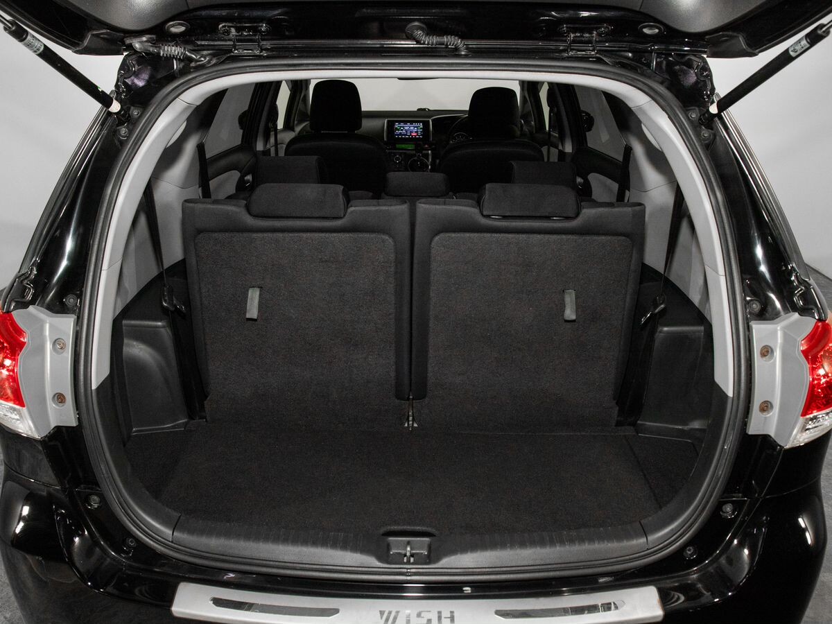 Toyota Wish 2010 - фото автомобиля