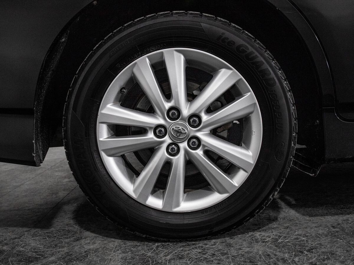 Toyota Wish 2010 - фото автомобиля