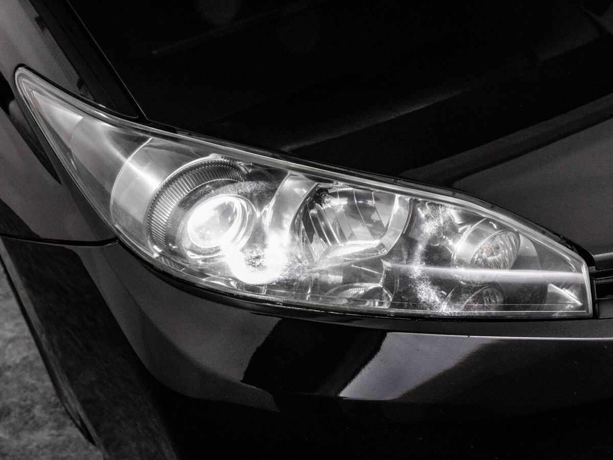 Toyota Wish 2010 - фото автомобиля