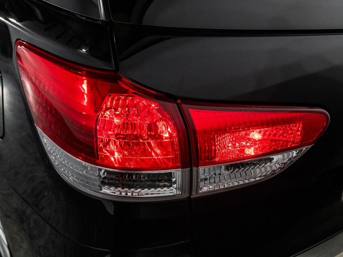 Toyota Wish 2010 - фото автомобиля