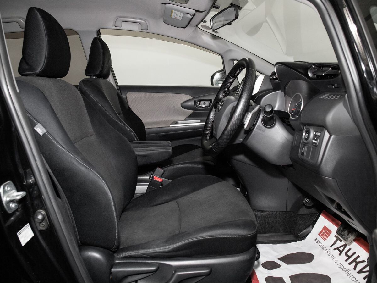 Toyota Wish 2010 - фото автомобиля