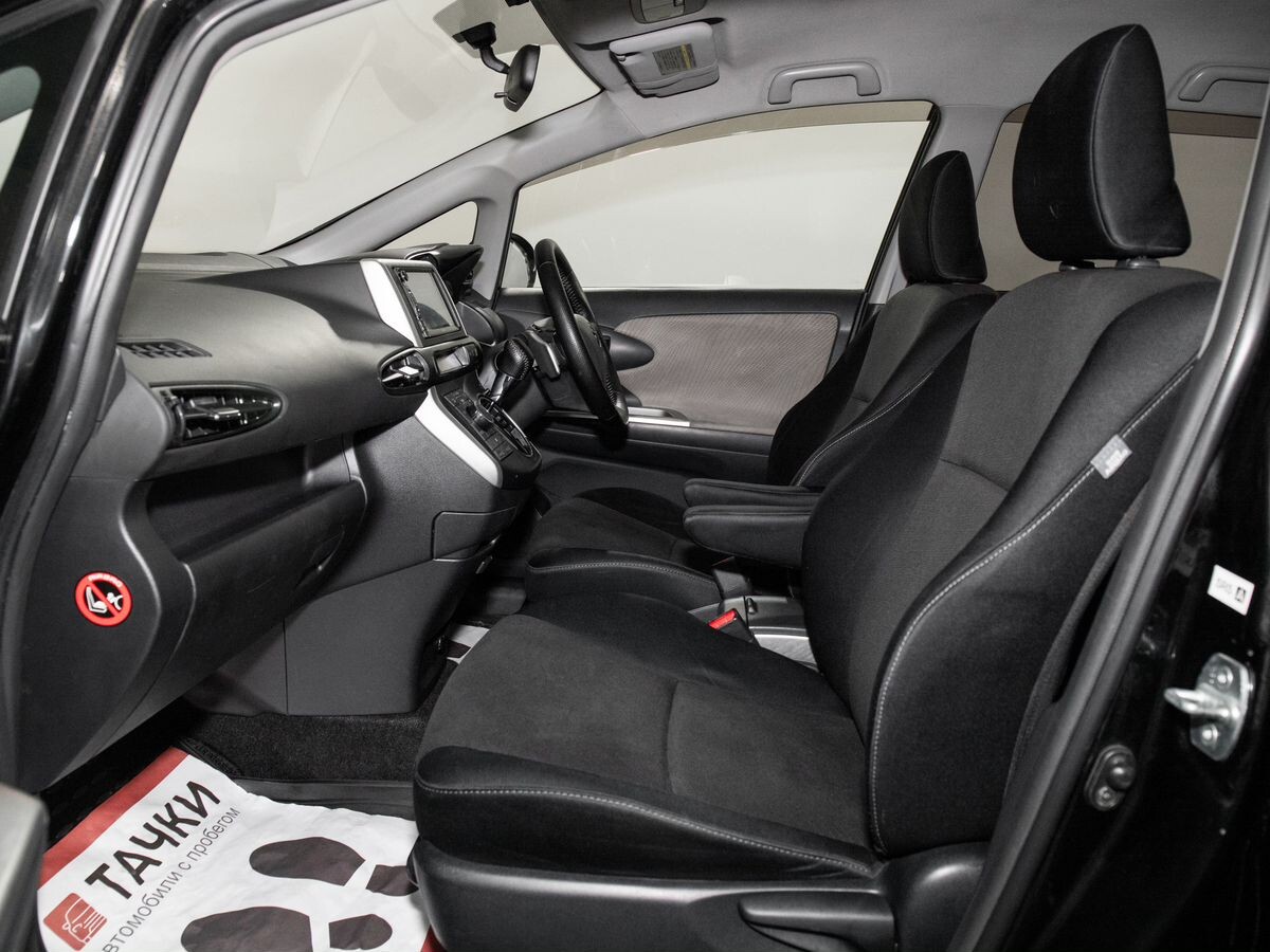 Toyota Wish 2010 - фото автомобиля