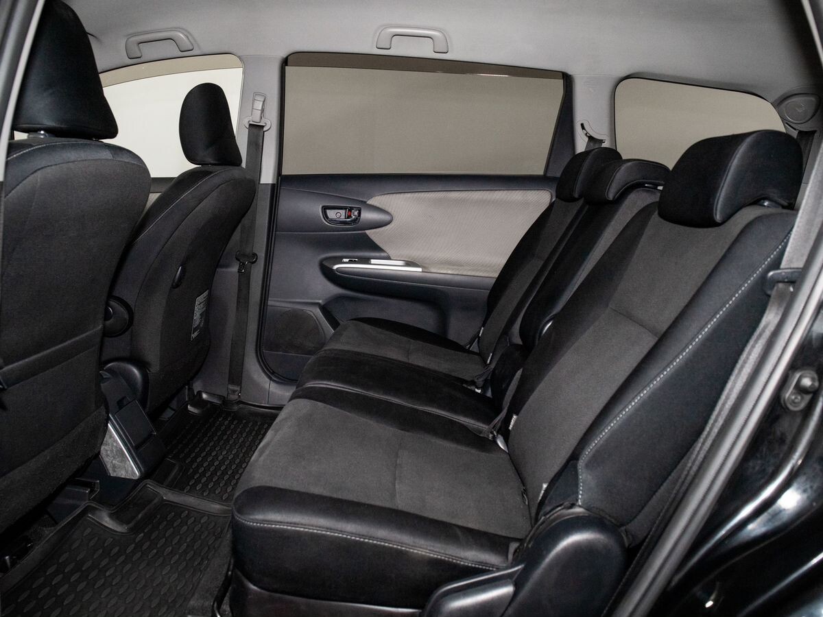 Toyota Wish 2010 - фото автомобиля