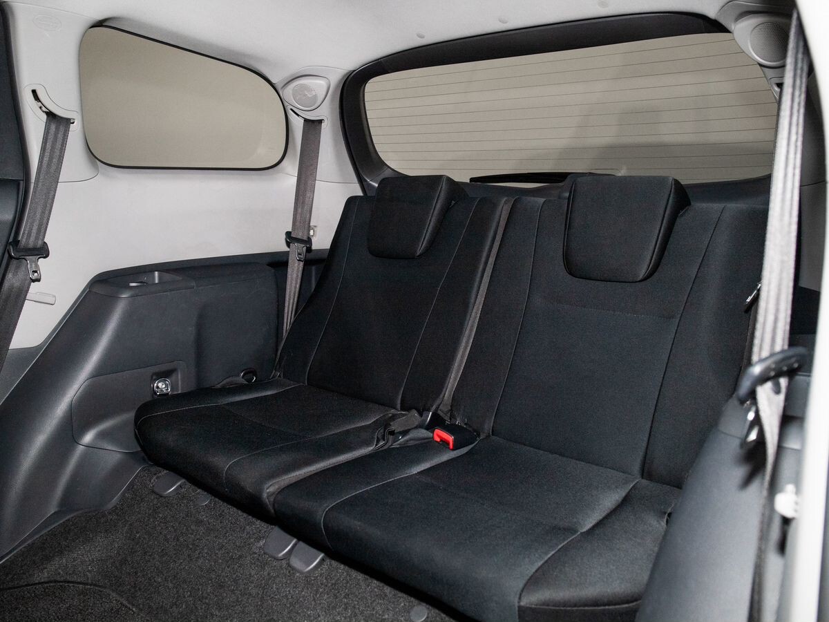 Toyota Wish 2010 - фото автомобиля