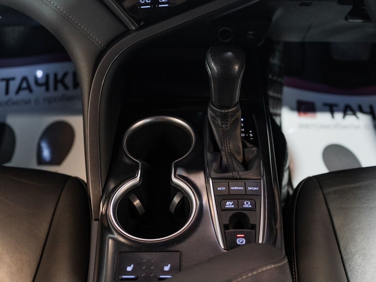 Toyota Camry 2018 - фото автомобиля