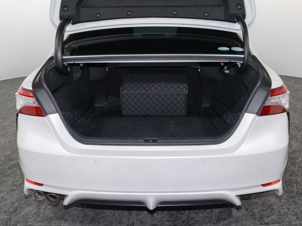 Toyota Camry 2018 - фото автомобиля