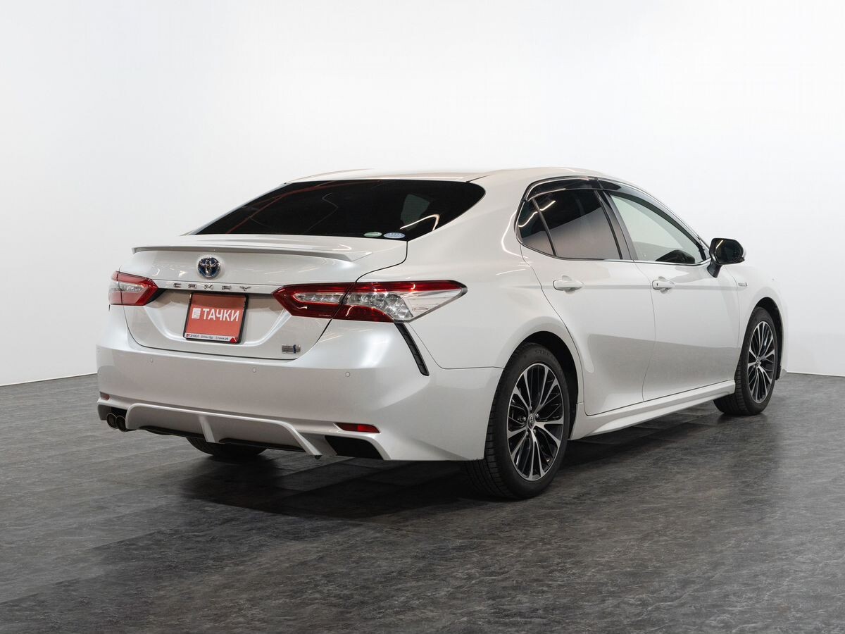 Toyota Camry 2018 - фото автомобиля