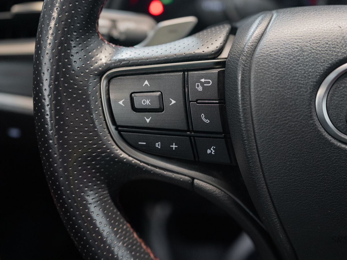 Lexus ES250 2021 - фото автомобиля