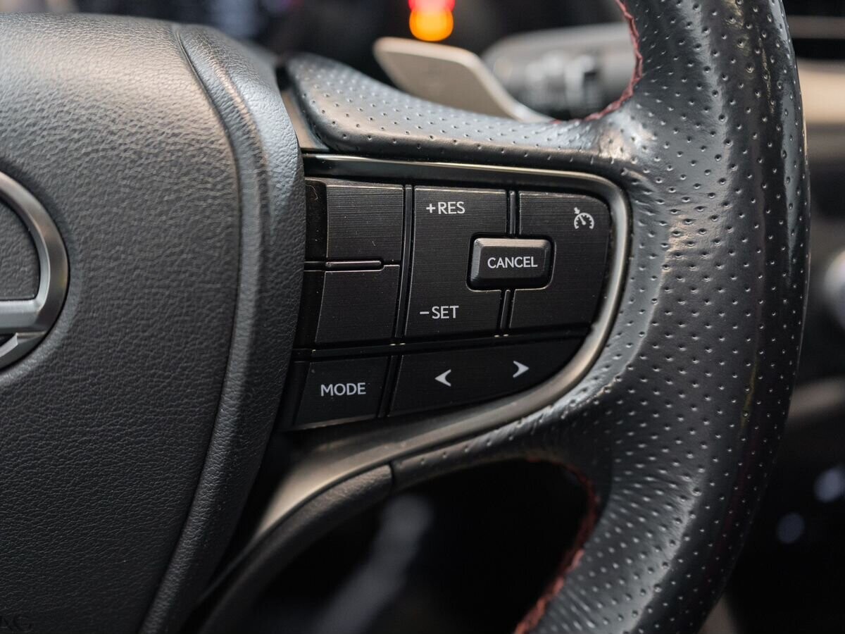 Lexus ES250 2021 - фото автомобиля