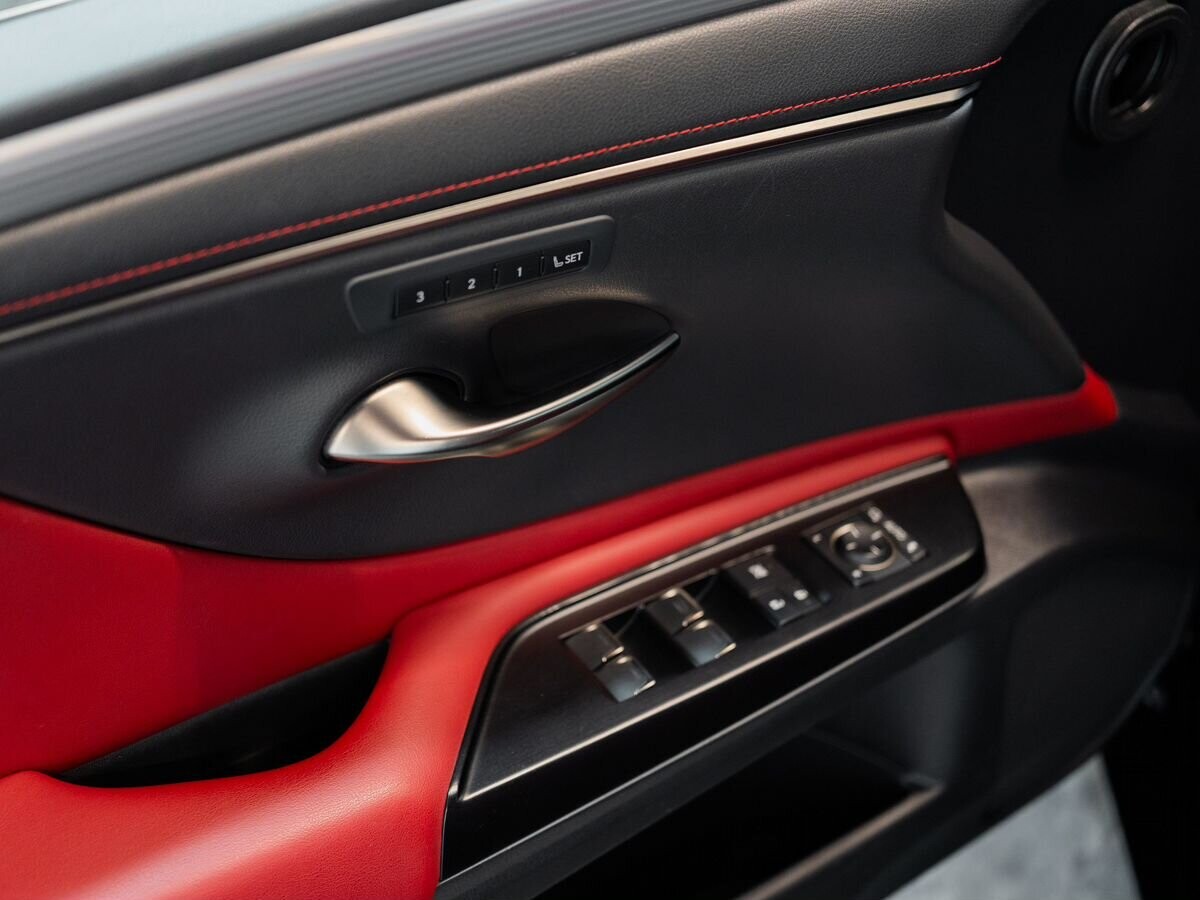 Lexus ES250 2021 - фото автомобиля