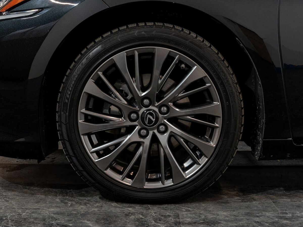 Lexus ES250 2021 - фото автомобиля