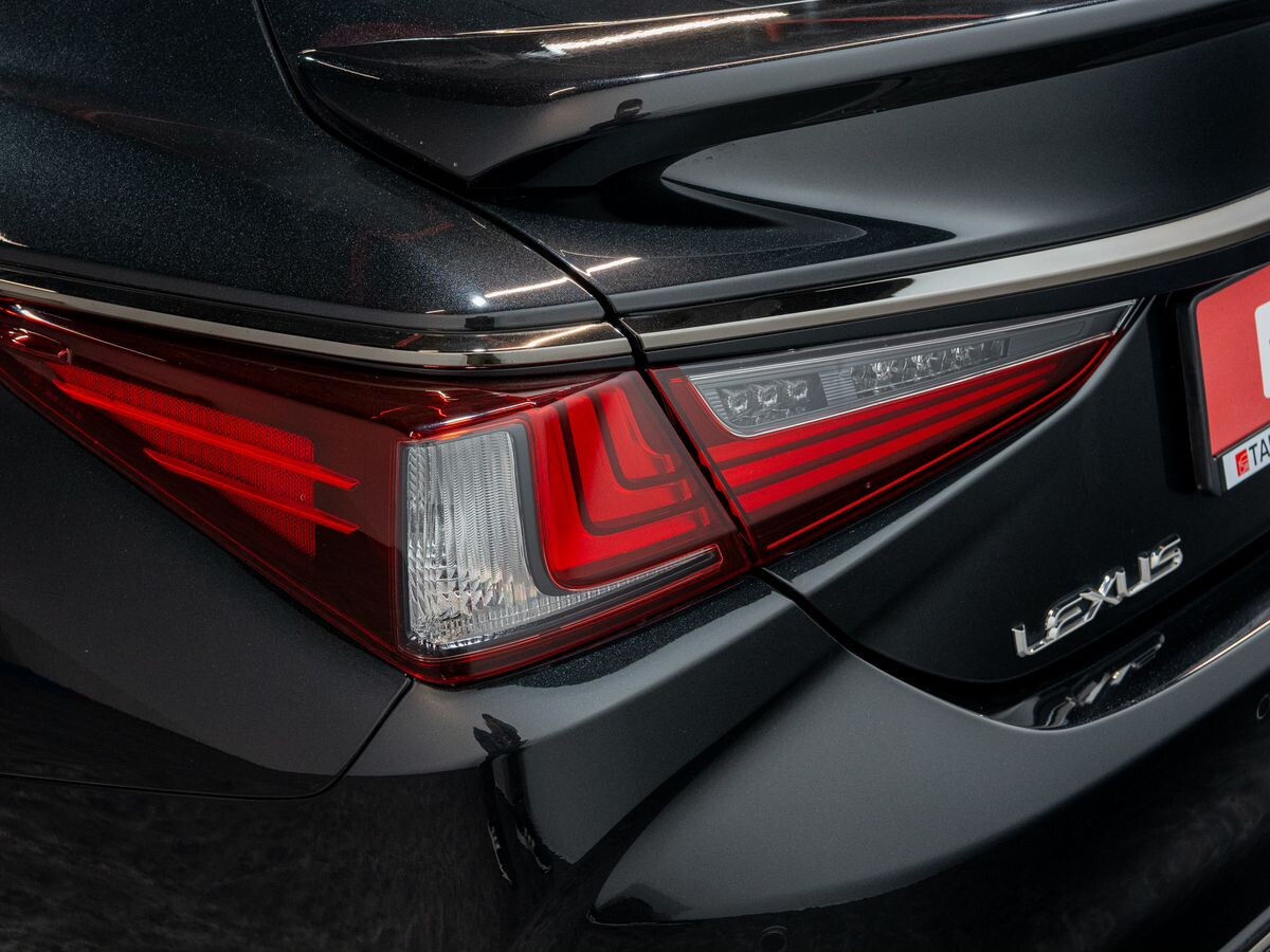 Lexus ES250 2021 - фото автомобиля