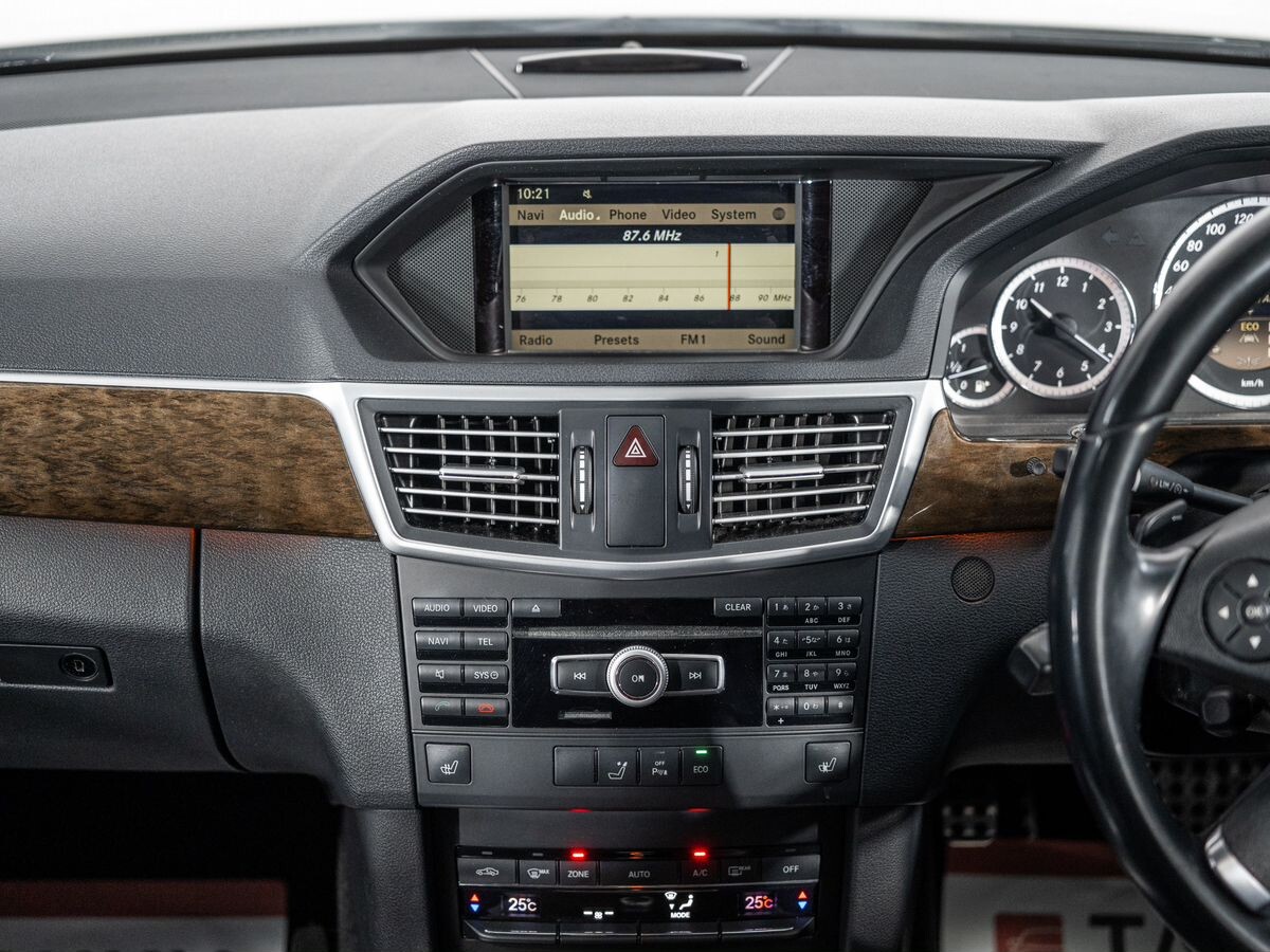 Mercedes-Benz E-Класс 2012 - фото автомобиля