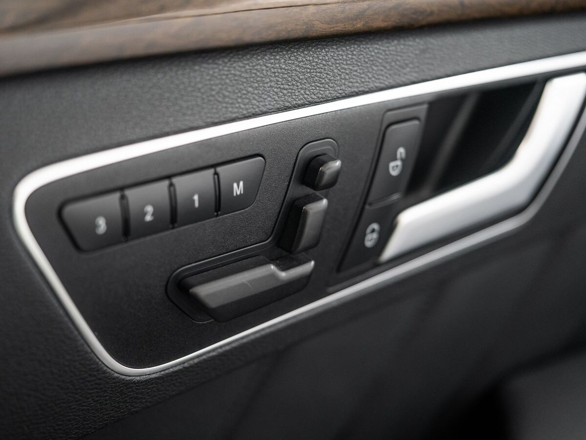 Mercedes-Benz E-Класс 2012 - фото автомобиля