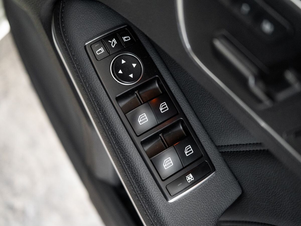 Mercedes-Benz E-Класс 2012 - фото автомобиля