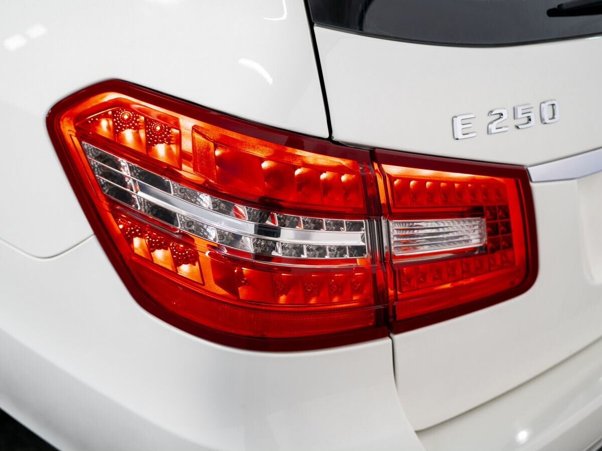 Mercedes-Benz E-Класс 2012 - фото автомобиля