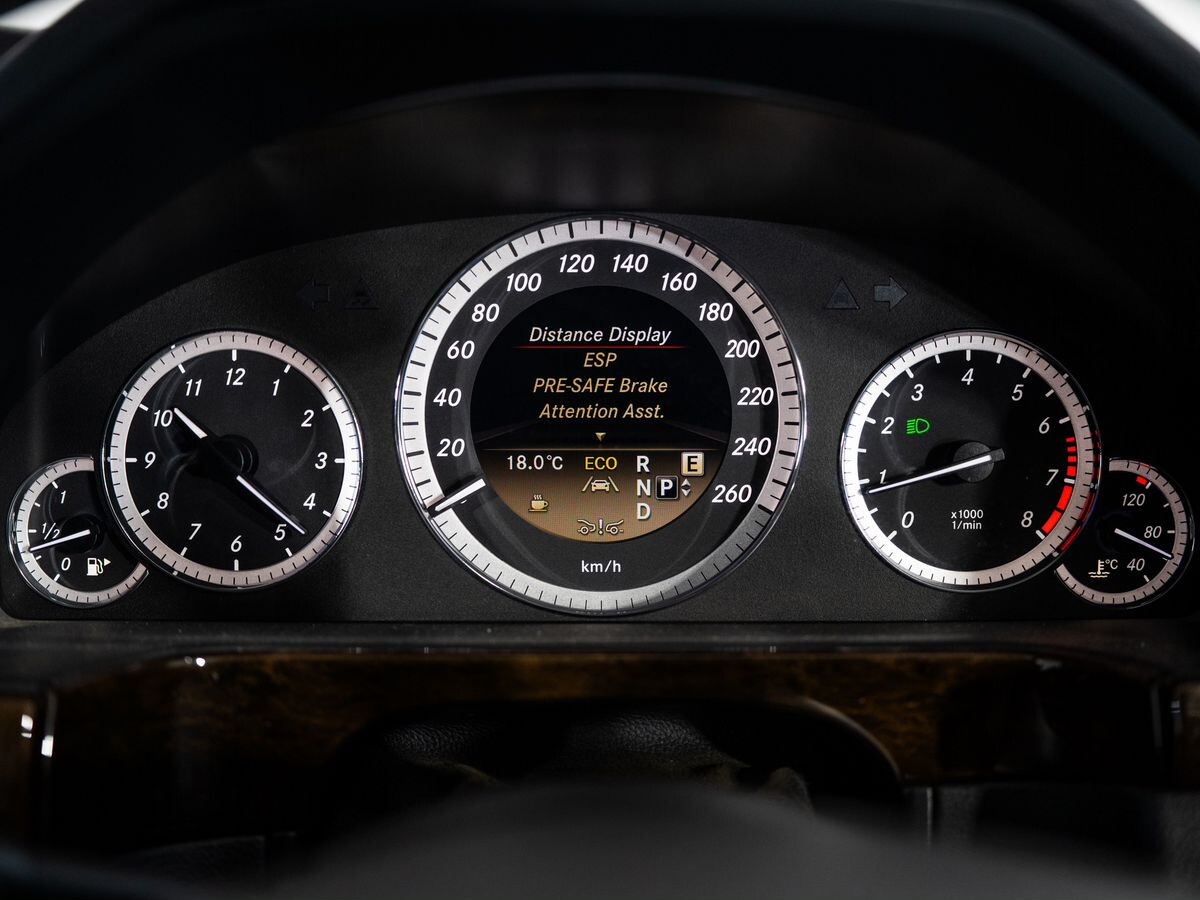 Mercedes-Benz E-Класс 2012 - фото автомобиля