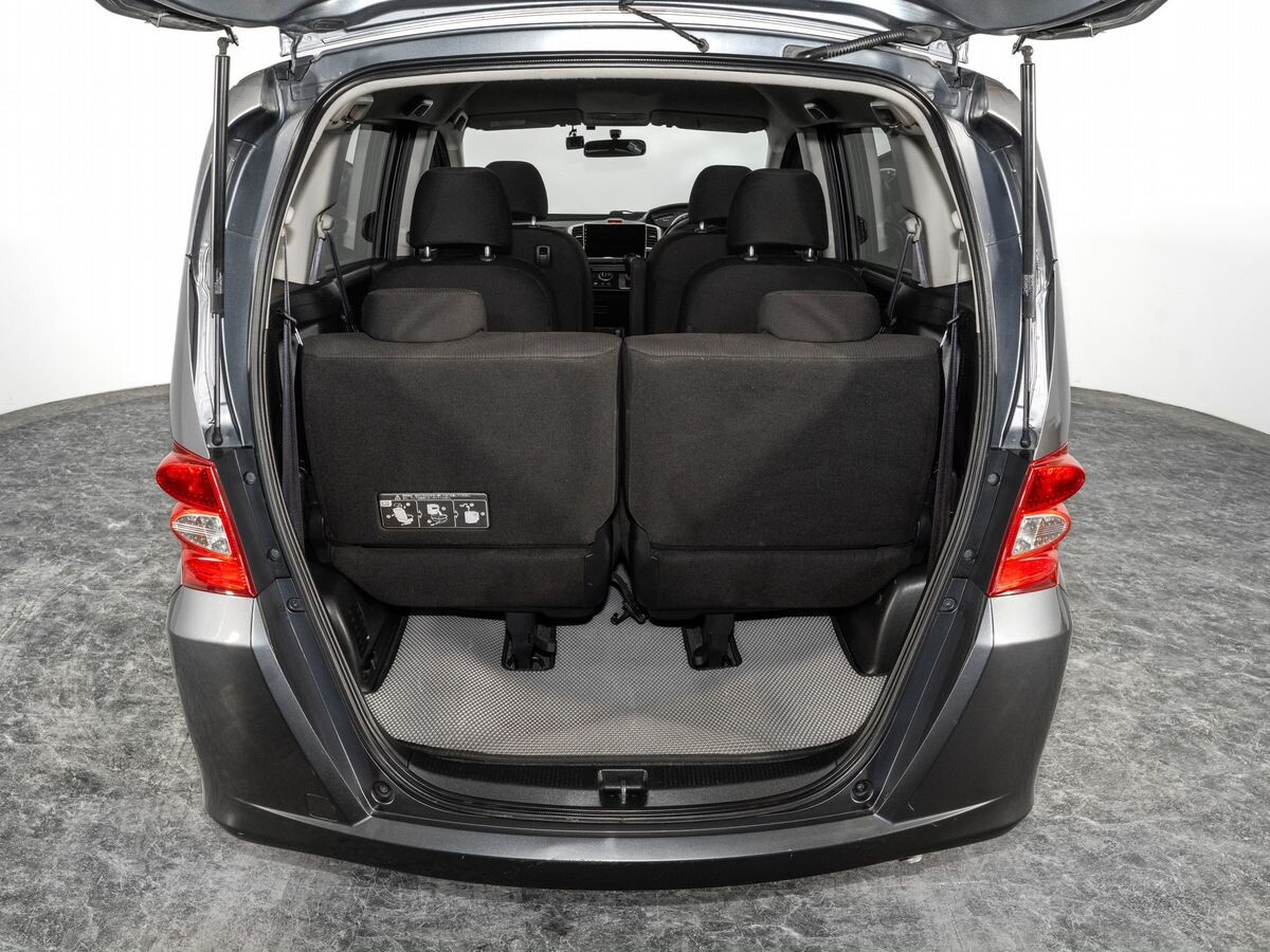 Honda Freed 2011 - фото автомобиля