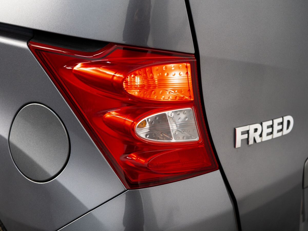 Honda Freed 2011 - фото автомобиля