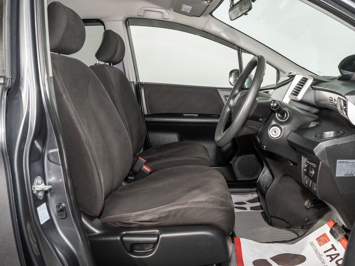 Honda Freed 2011 - фото автомобиля