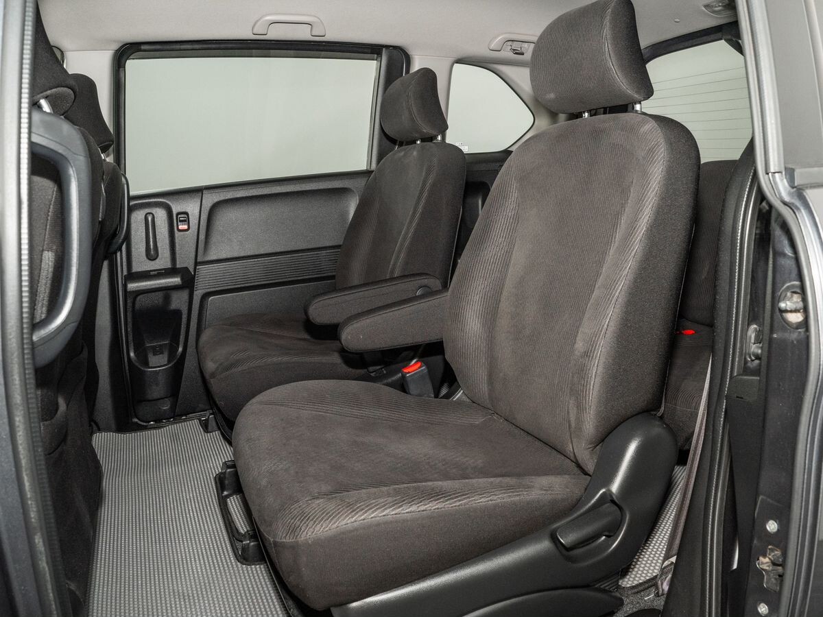 Honda Freed 2011 - фото автомобиля
