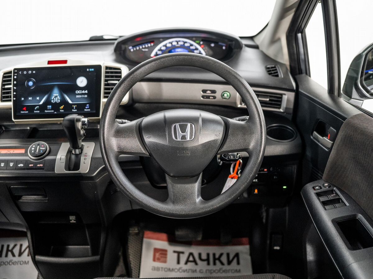 Honda Freed 2011 - фото автомобиля