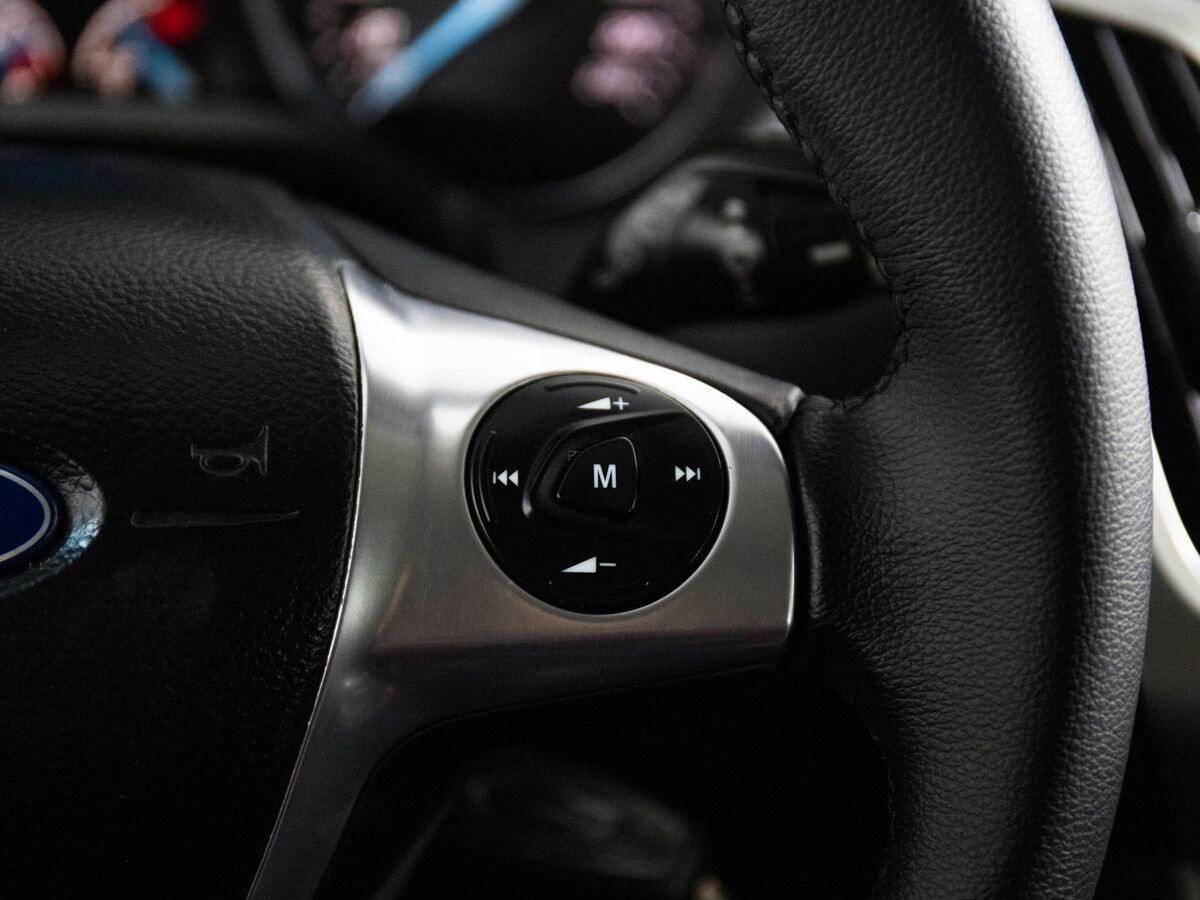 Ford Focus 2013 - фото автомобиля