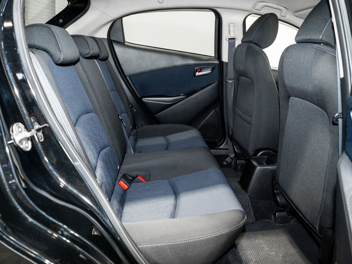 Mazda Demio 2016 - фото автомобиля