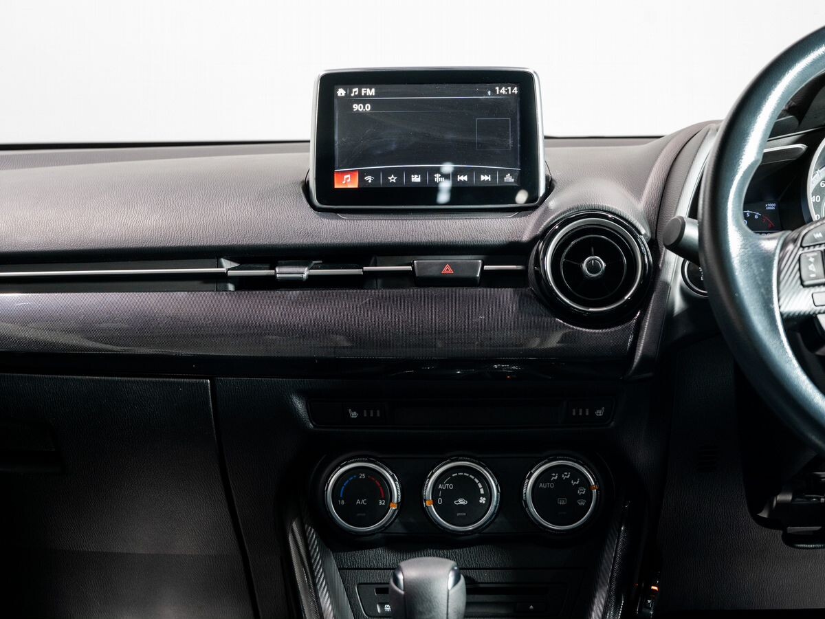 Mazda Demio 2016 - фото автомобиля