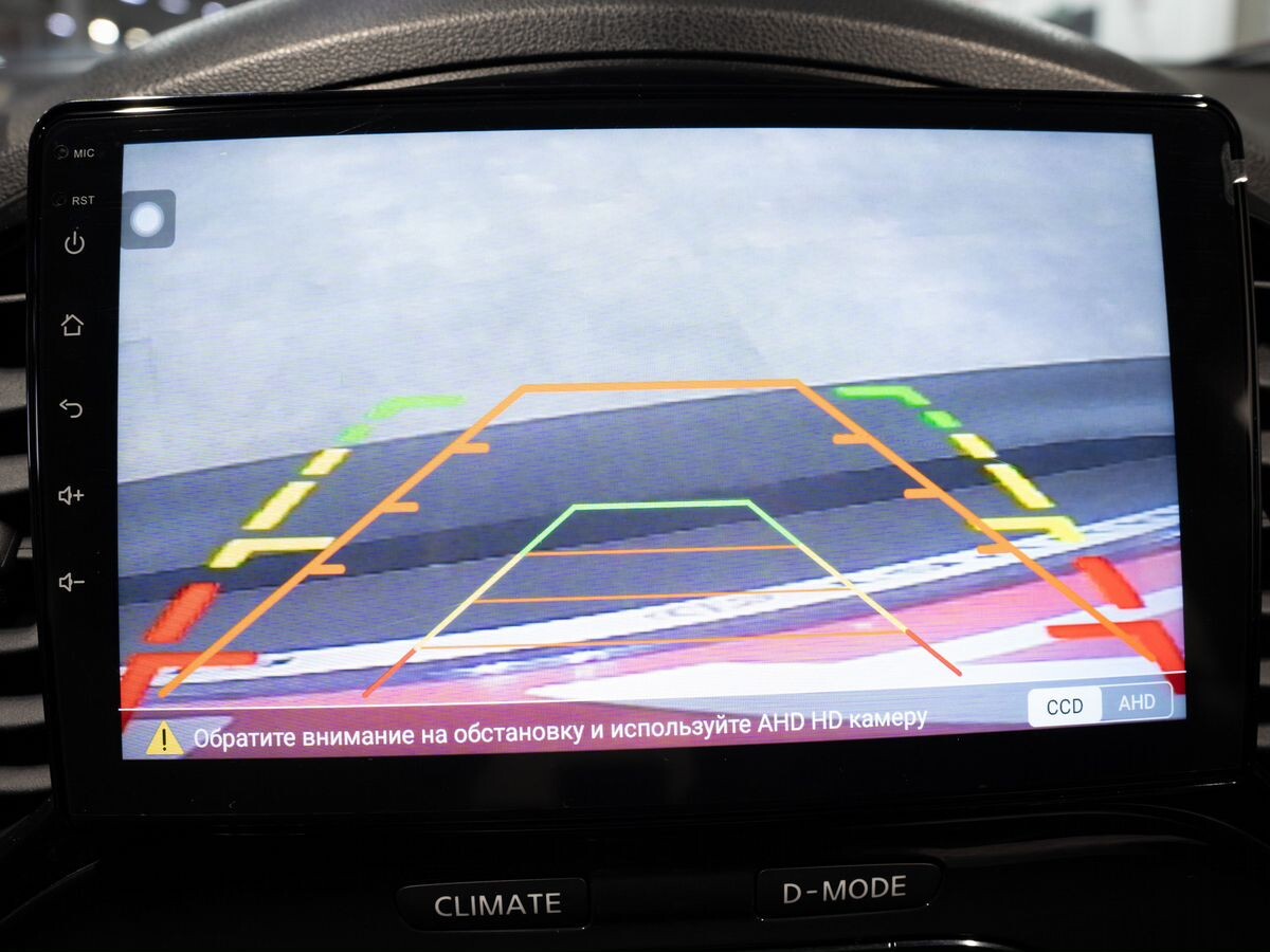 Nissan Juke 2011 - фото автомобиля