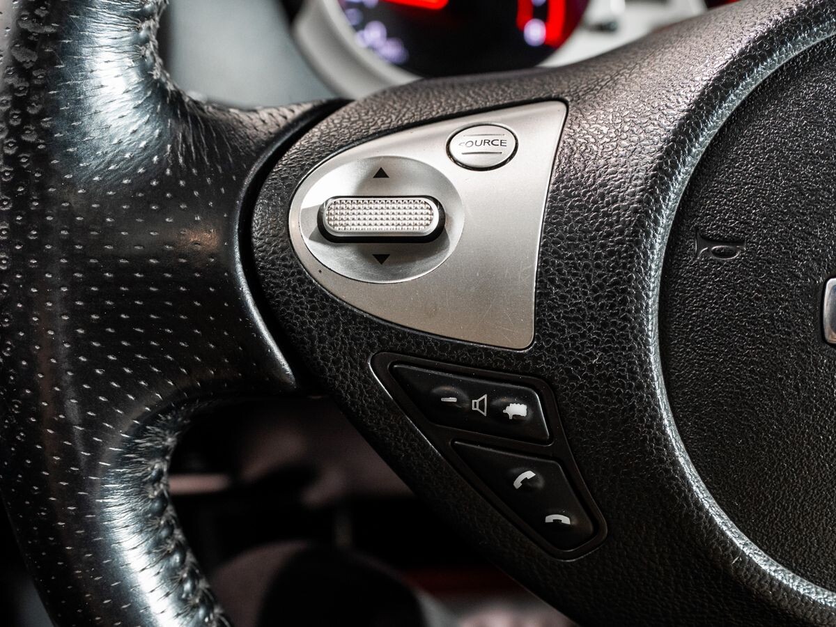 Nissan Juke 2011 - фото автомобиля