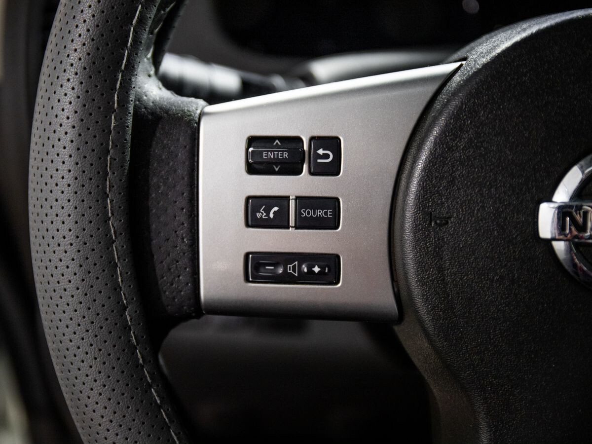 Nissan Pathfinder 2010 - фото автомобиля