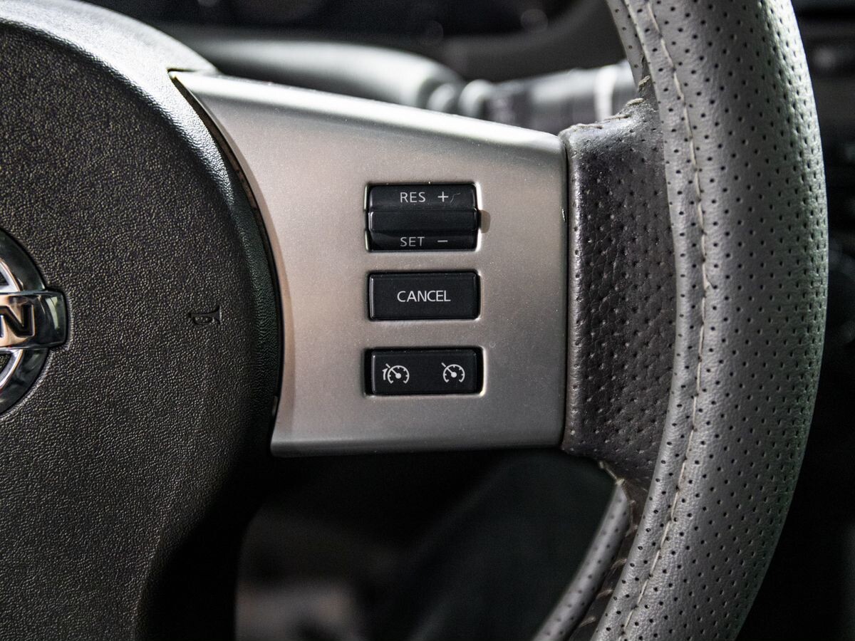 Nissan Pathfinder 2010 - фото автомобиля