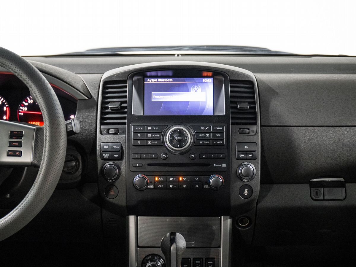 Nissan Pathfinder 2010 - фото автомобиля