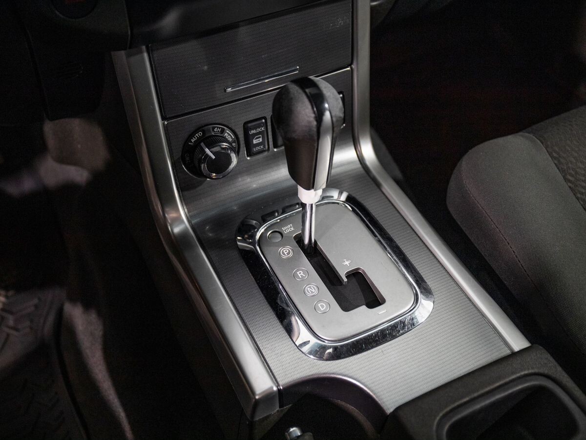 Nissan Pathfinder 2010 - фото автомобиля