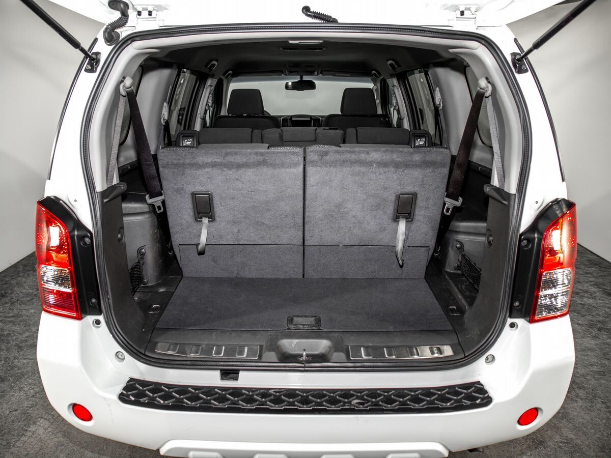 Nissan Pathfinder 2010 - фото автомобиля