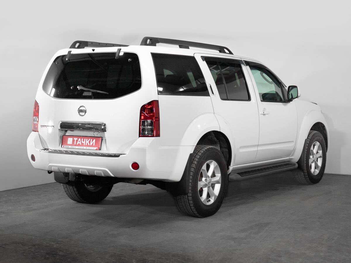 Nissan Pathfinder 2010 - фото автомобиля
