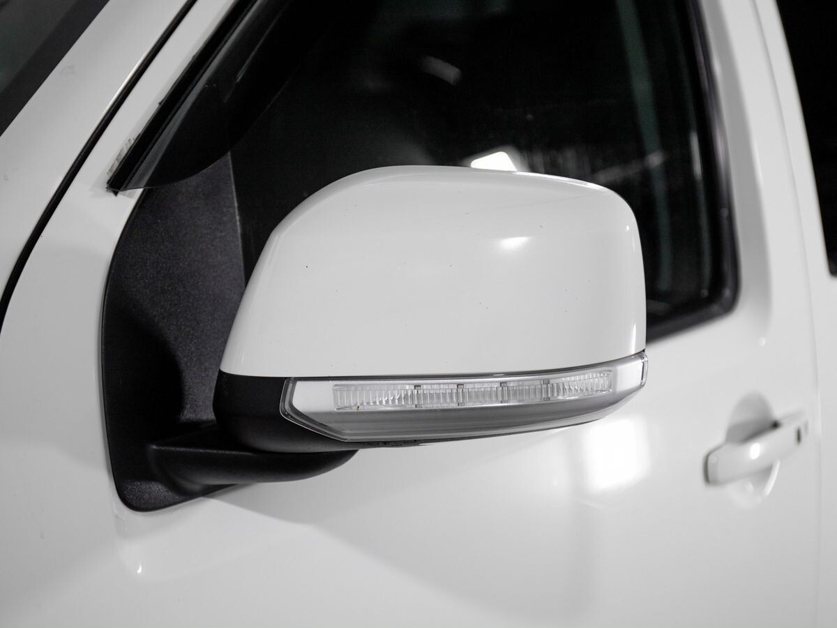 Nissan Pathfinder 2010 - фото автомобиля