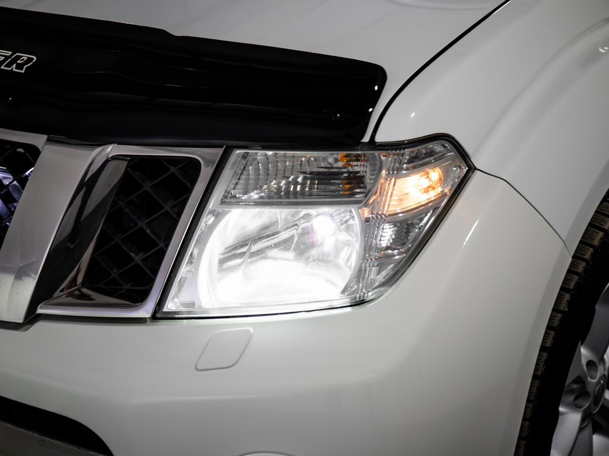 Nissan Pathfinder 2010 - фото автомобиля