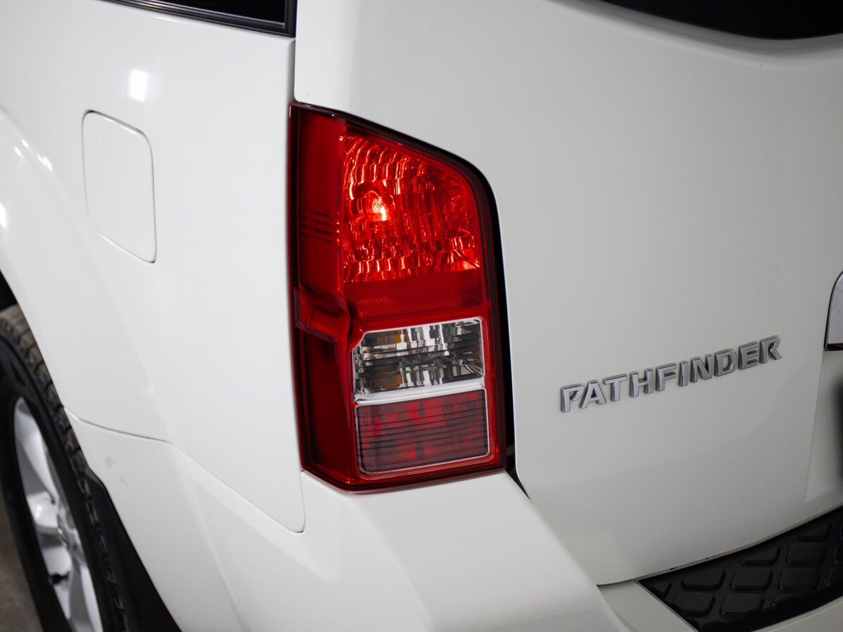 Nissan Pathfinder 2010 - фото автомобиля