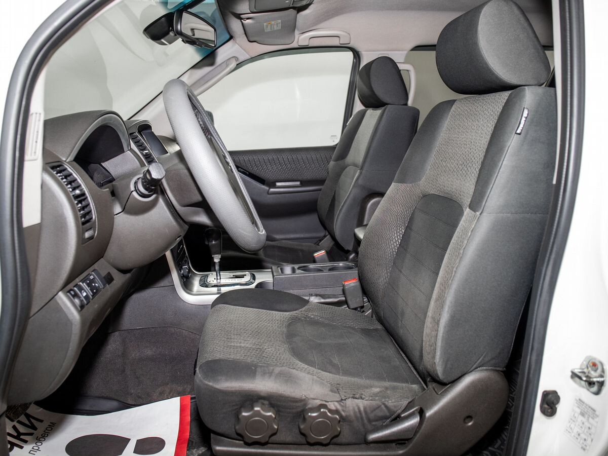 Nissan Pathfinder 2010 - фото автомобиля