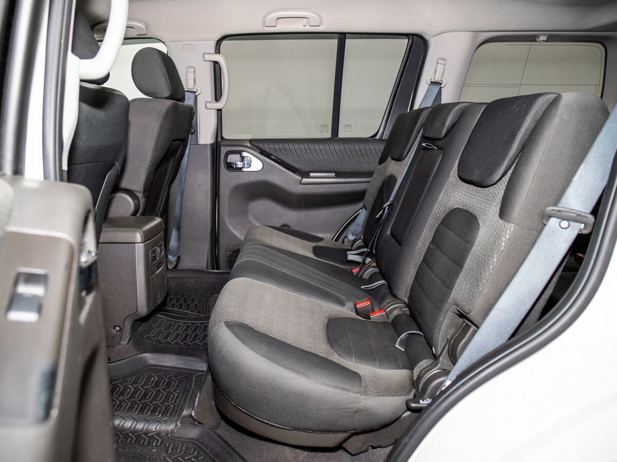 Nissan Pathfinder 2010 - фото автомобиля