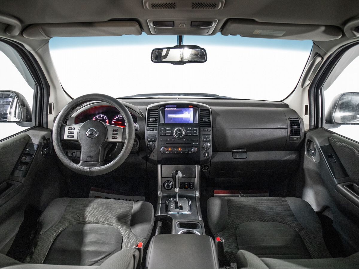 Nissan Pathfinder 2010 - фото автомобиля