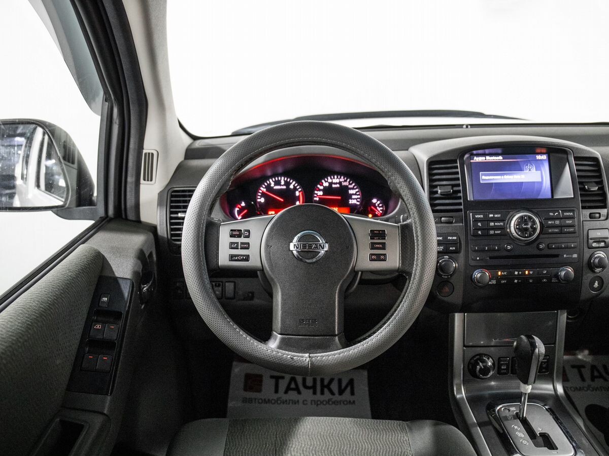 Nissan Pathfinder 2010 - фото автомобиля