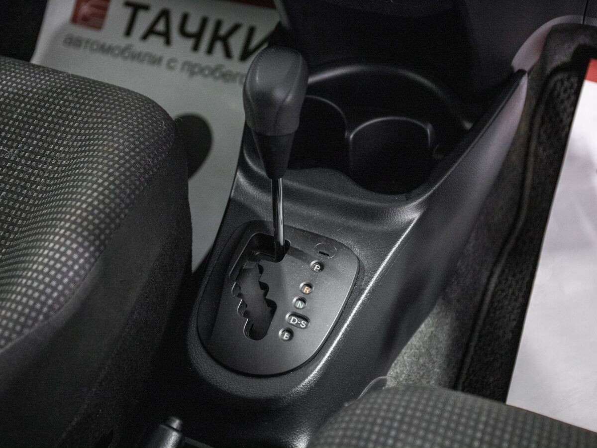 Toyota Vitz 2018 - фото автомобиля