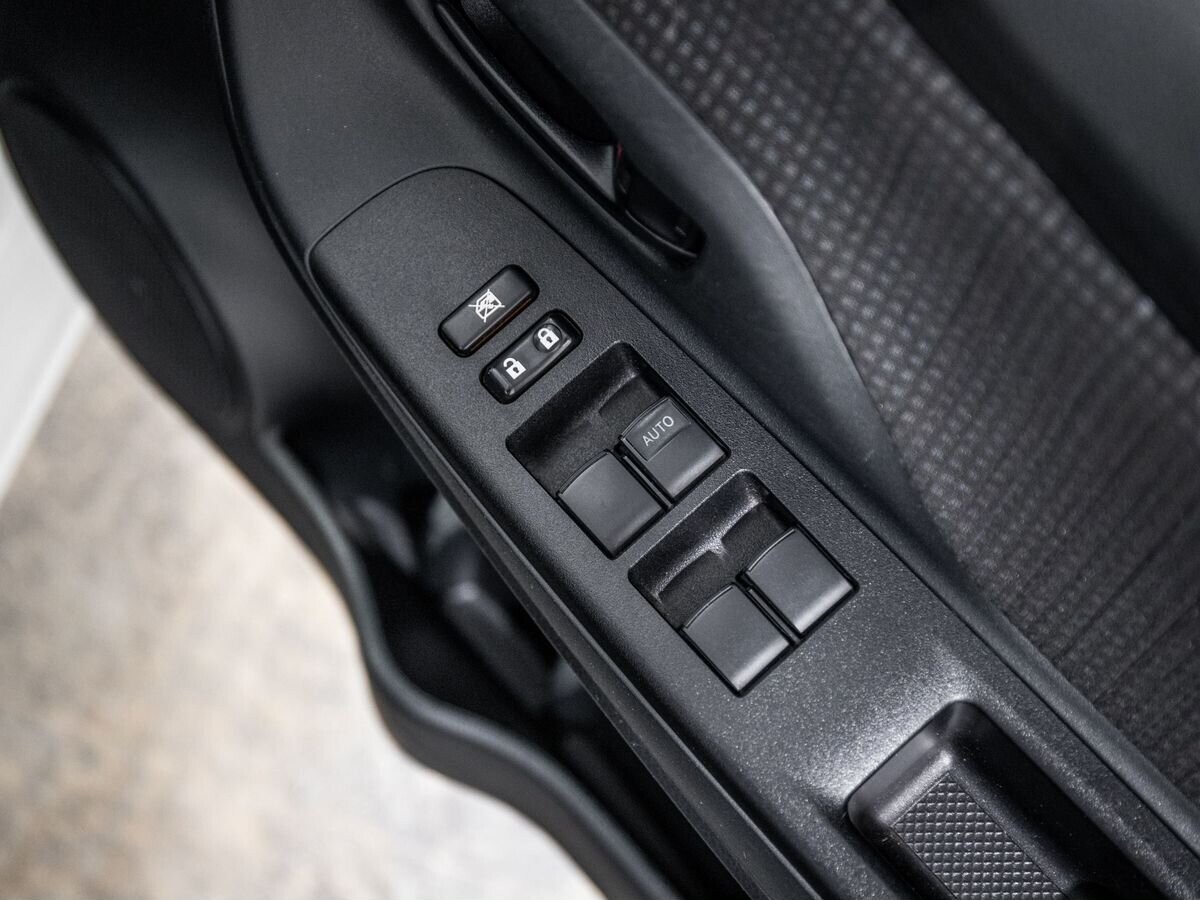 Toyota Vitz 2018 - фото автомобиля