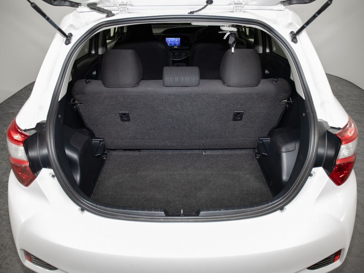 Toyota Vitz 2018 - фото автомобиля