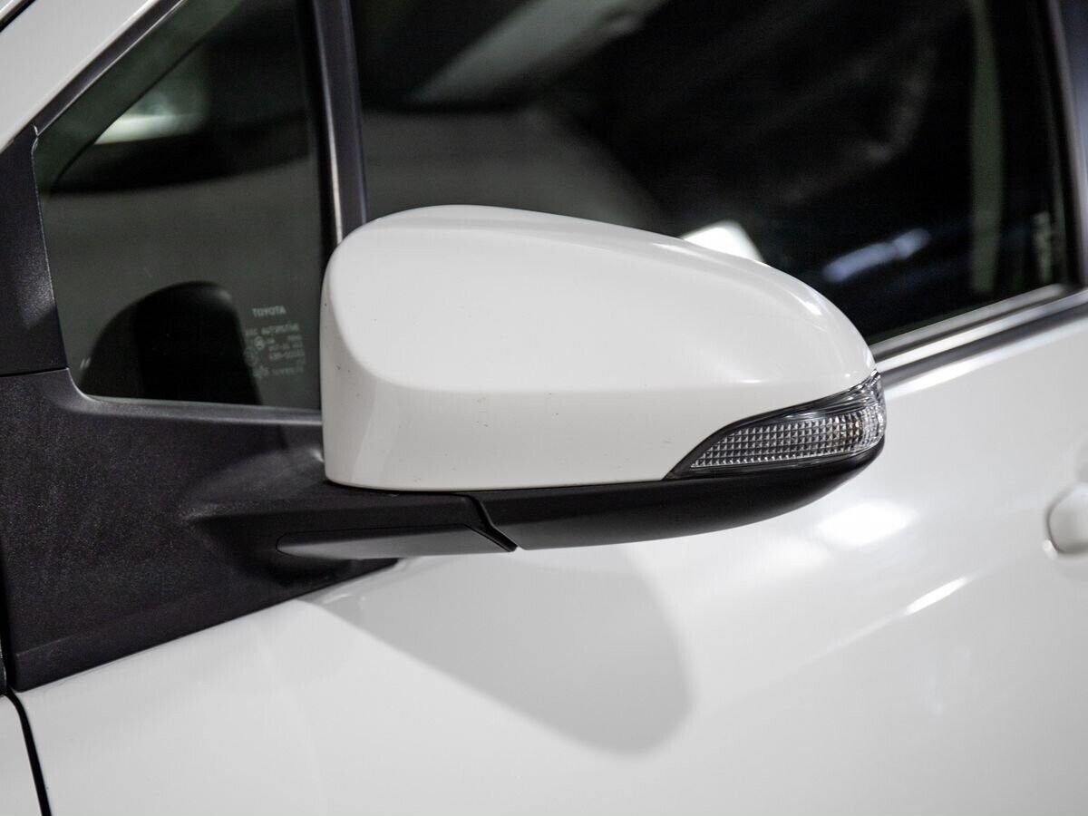 Toyota Vitz 2018 - фото автомобиля