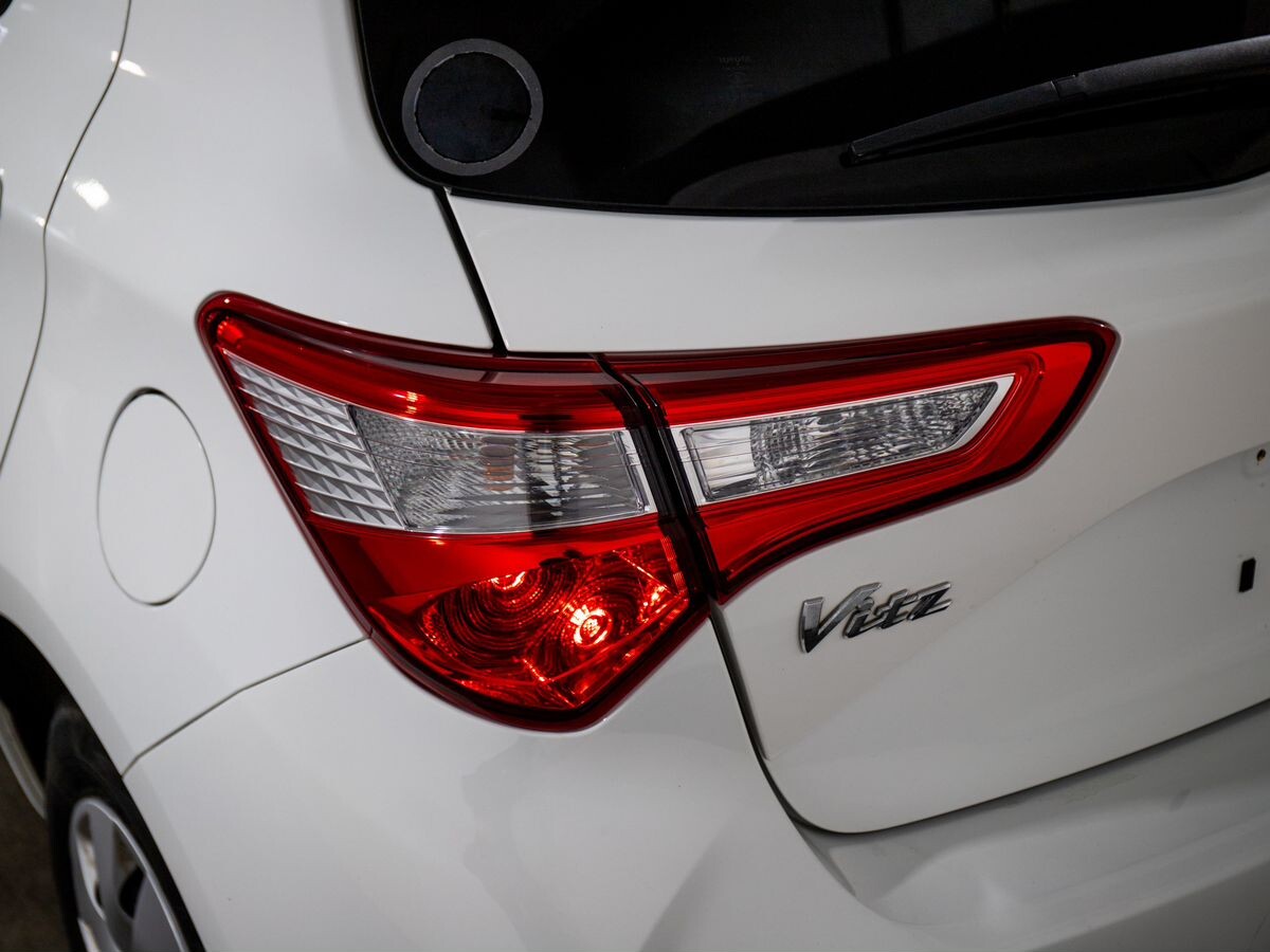 Toyota Vitz 2018 - фото автомобиля
